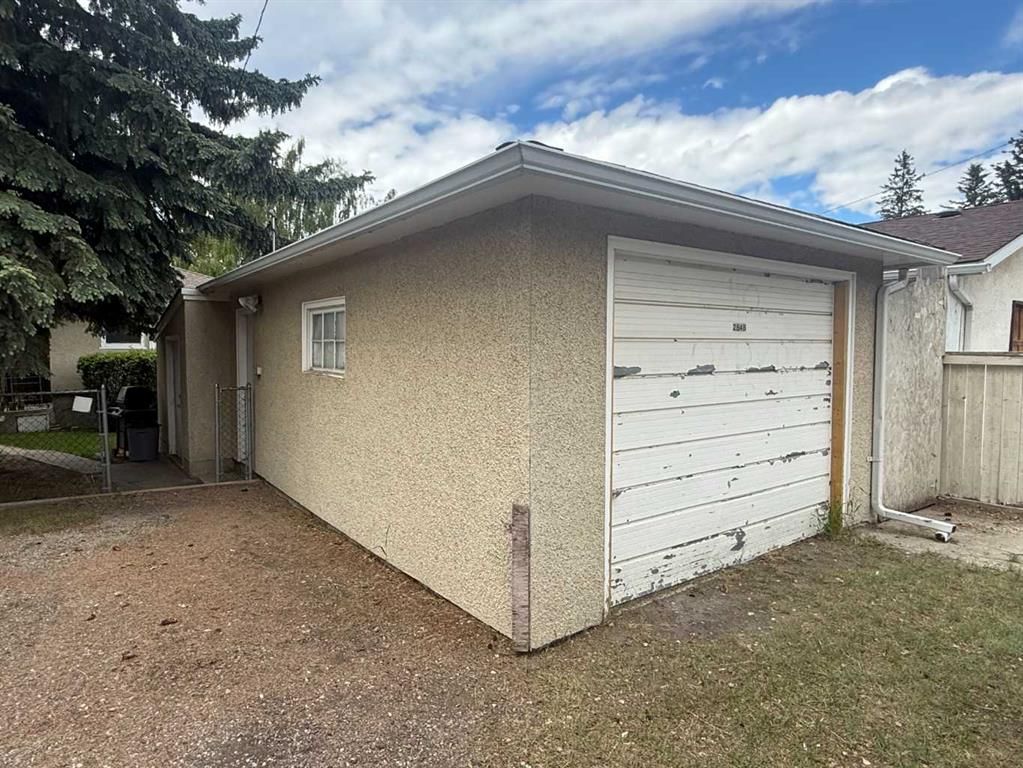 2848 24 Street NW, Calgary — photo 5 of 13