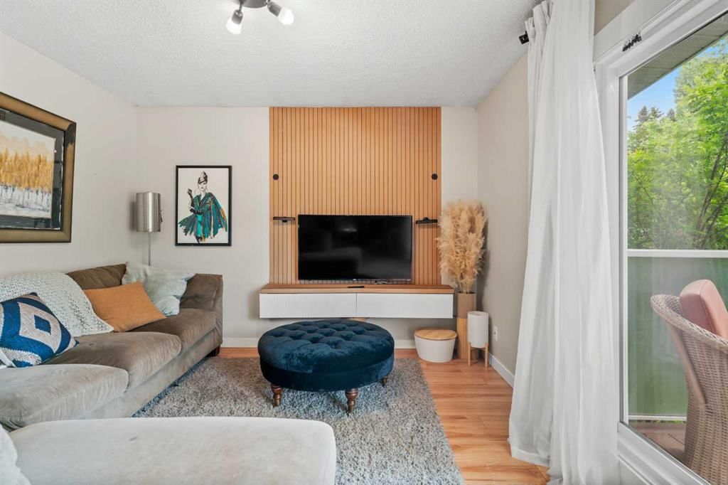 2530 16A Street NW, Calgary — photo 5 of 49