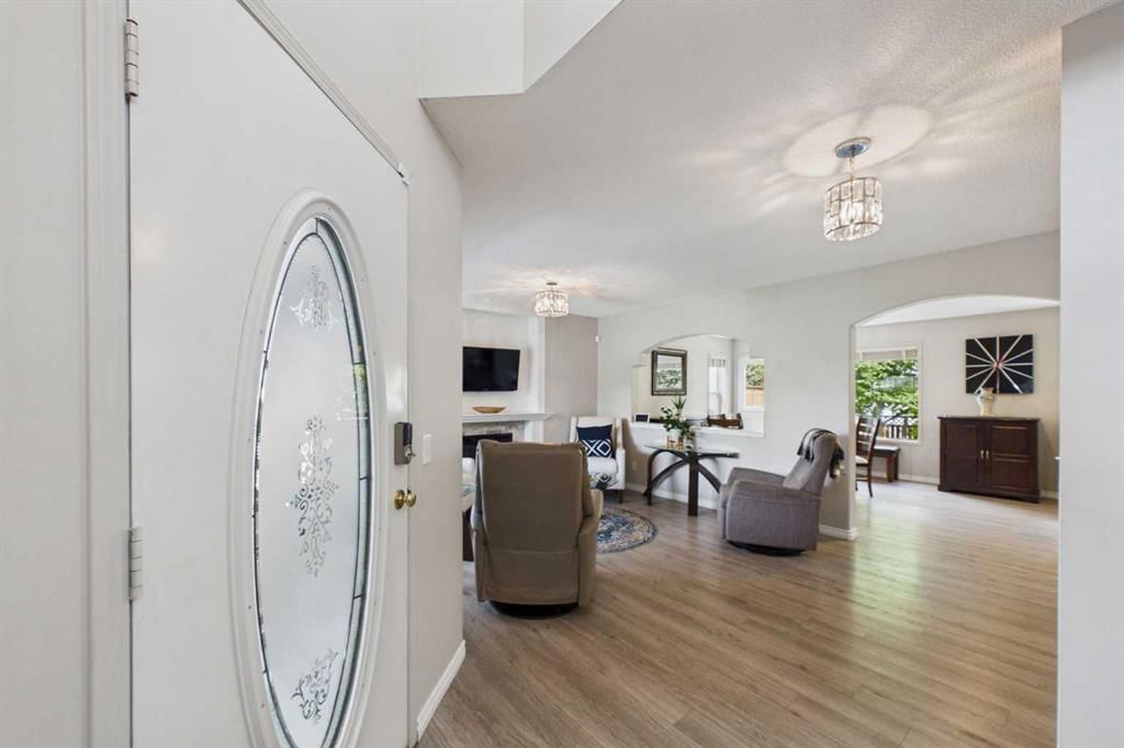 3758 Douglas Ridge Link SE, Calgary — photo 4 of 50
