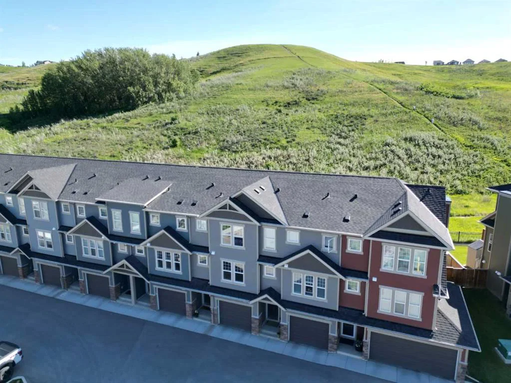 272 Cranbrook Square SE, Calgary — main listing photo
