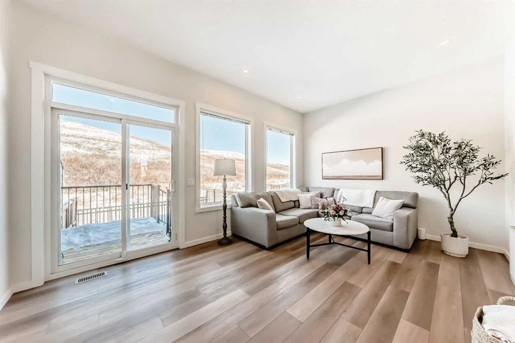 272 Cranbrook Square SE, Calgary — photo 4 of 47