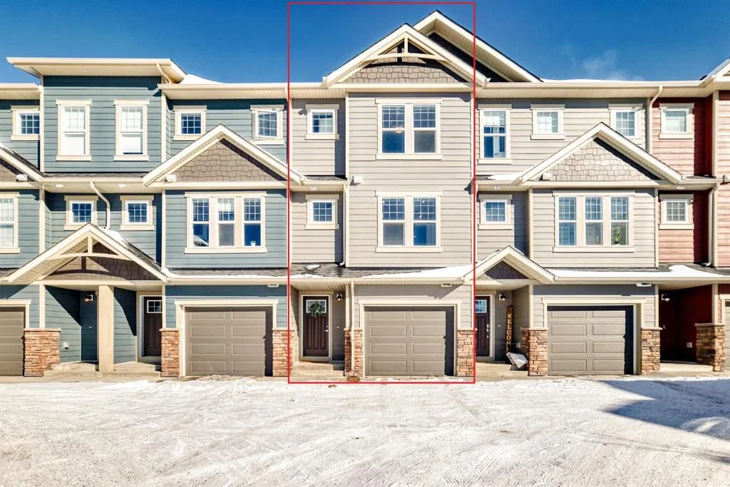 272 Cranbrook Square SE, Calgary — photo 5 of 47