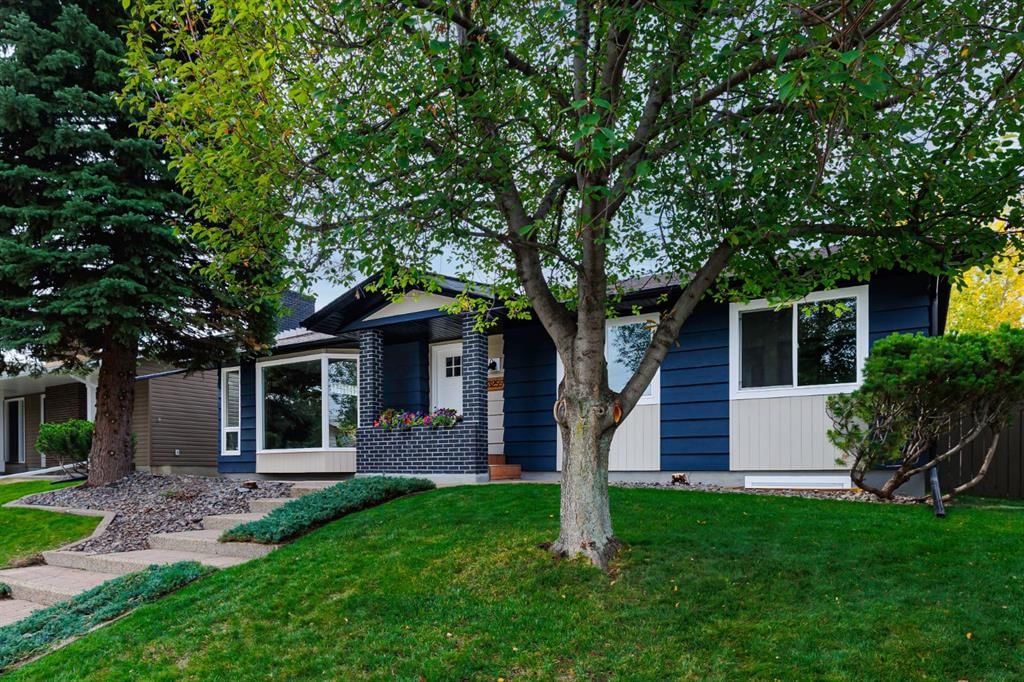 13255 Lake Lucerne Road SE, Calgary — photo 2 of 41