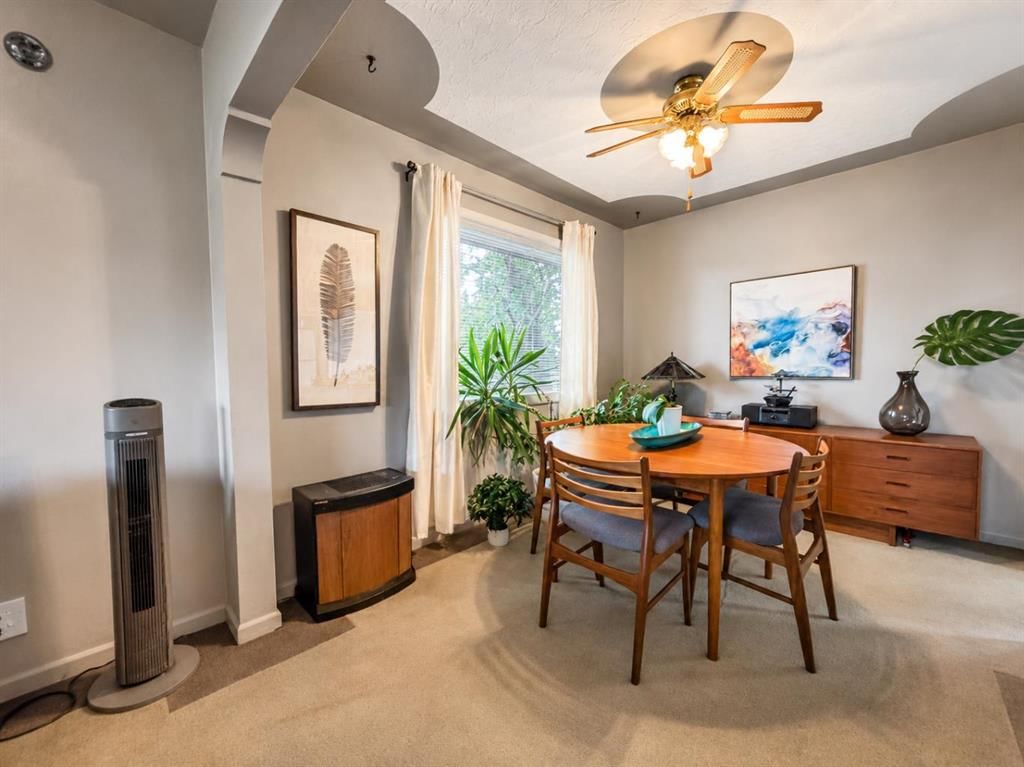 2115 Halifax Crescent NW, Calgary — photo 4 of 37