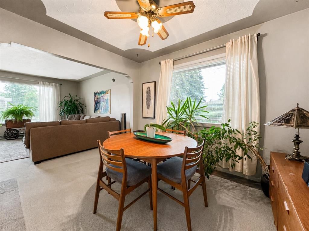 2115 Halifax Crescent NW, Calgary — photo 5 of 37