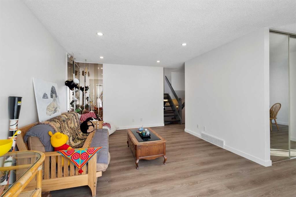 95 Beddington Way NE, Calgary — photo 5 of 35