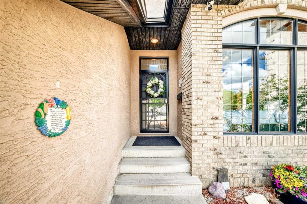 121 Edgeridge Park NW, Calgary — photo 4 of 36