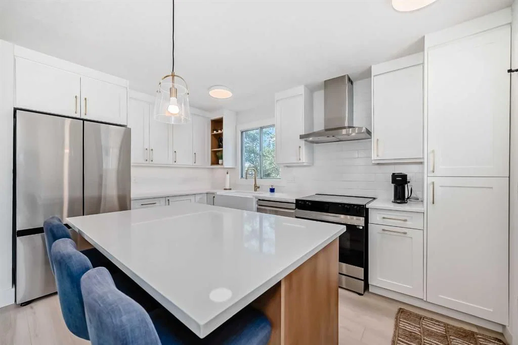 170 Lake Sylvan Close SE, Calgary — photo 4 of 50