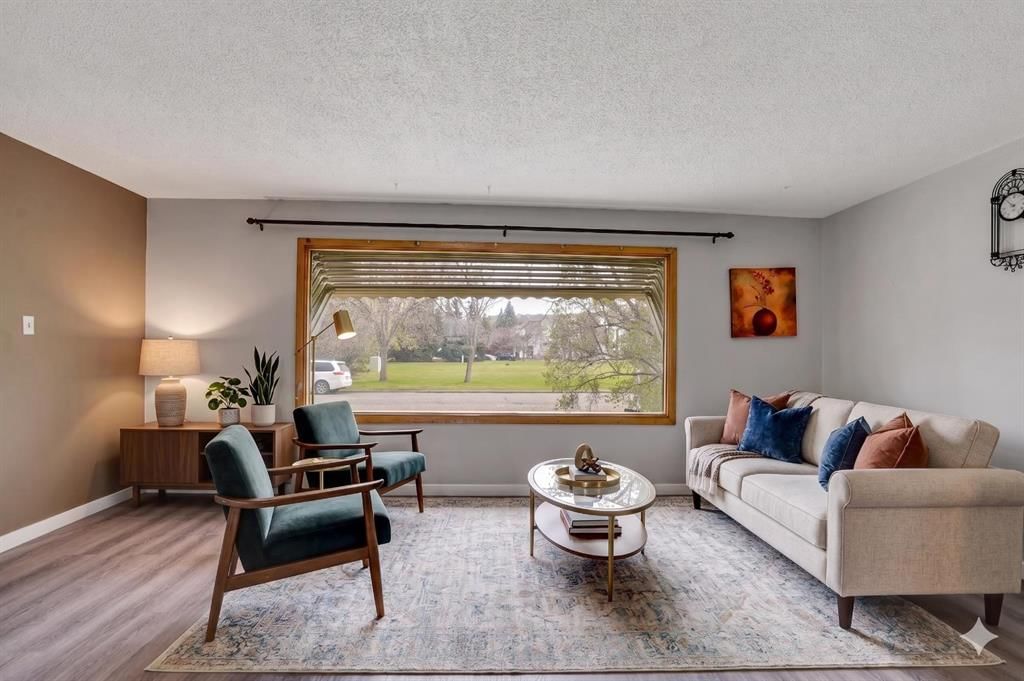 8316 43 Avenue NW, Calgary — photo 4 of 33