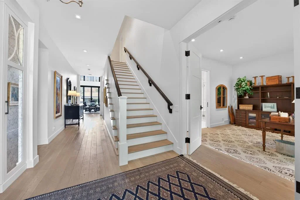 3021 3 Street SW, Calgary — photo 3 of 28
