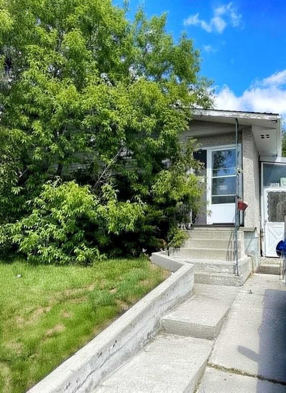 132 Allandale Close SE, Calgary — main listing photo