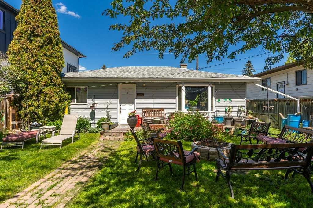 8812 46 Avenue NW, Calgary — main listing photo