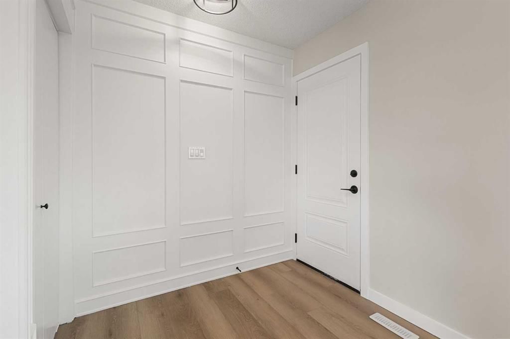 347 Queensland Drive SE, Calgary — photo 4 of 40