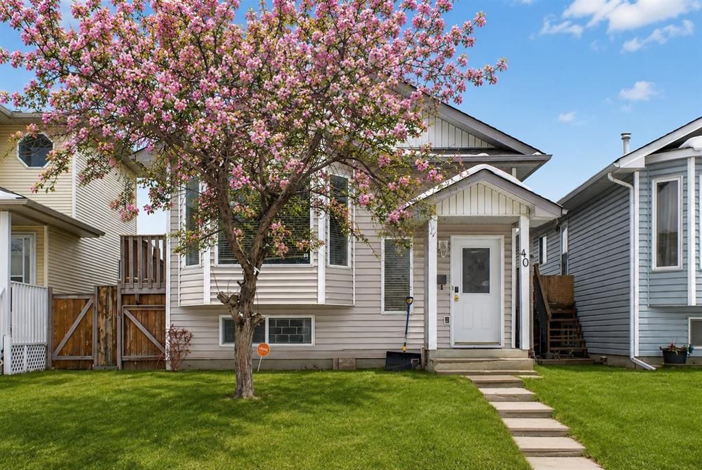 40 Erin Circle SE, Calgary — main listing photo
