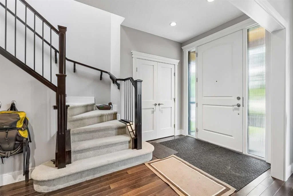 406 25 Avenue NW, Calgary — photo 3 of 44