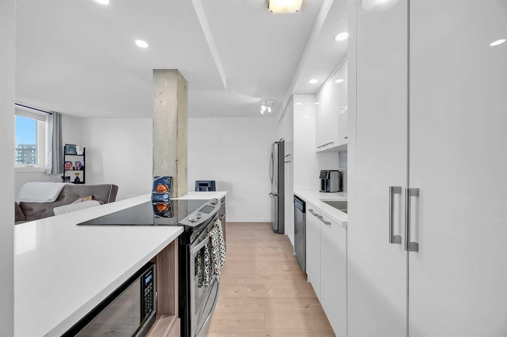 701, 1111 15 Avenue SW, Calgary — main listing photo
