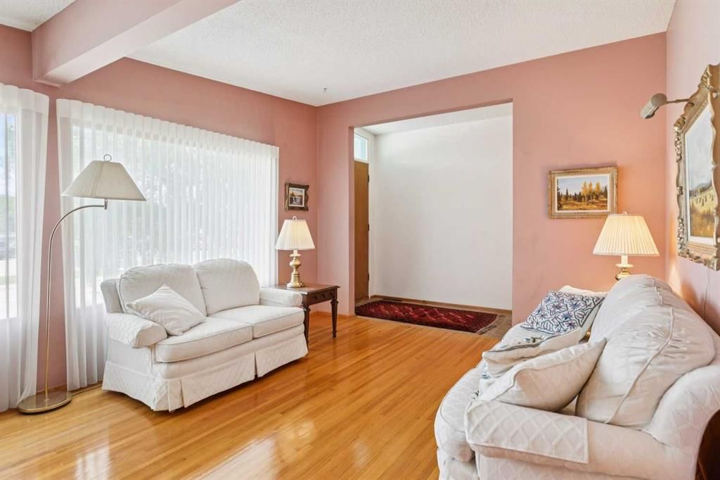 4312 40 Street NW, Calgary — photo 4 of 42