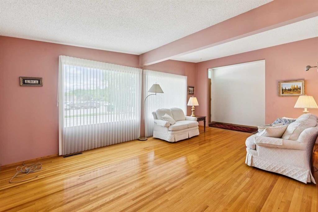4312 40 Street NW, Calgary — photo 5 of 42