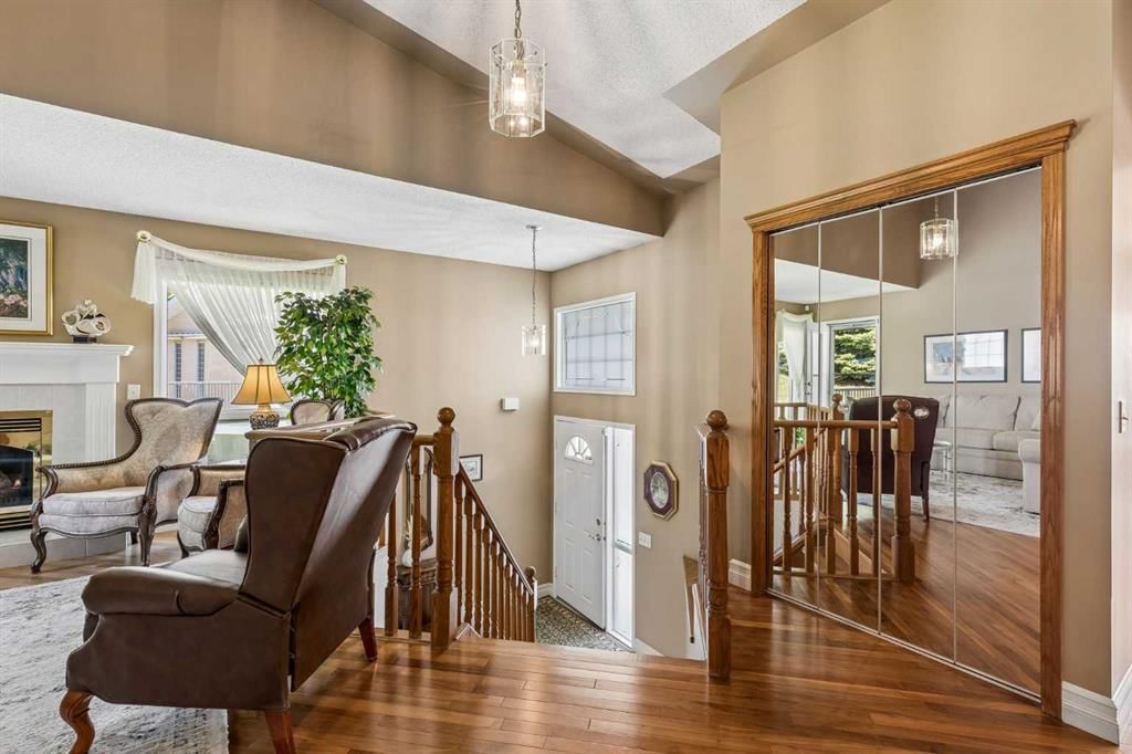 143 Sierra Morena Terrace SW, Calgary — photo 4 of 34