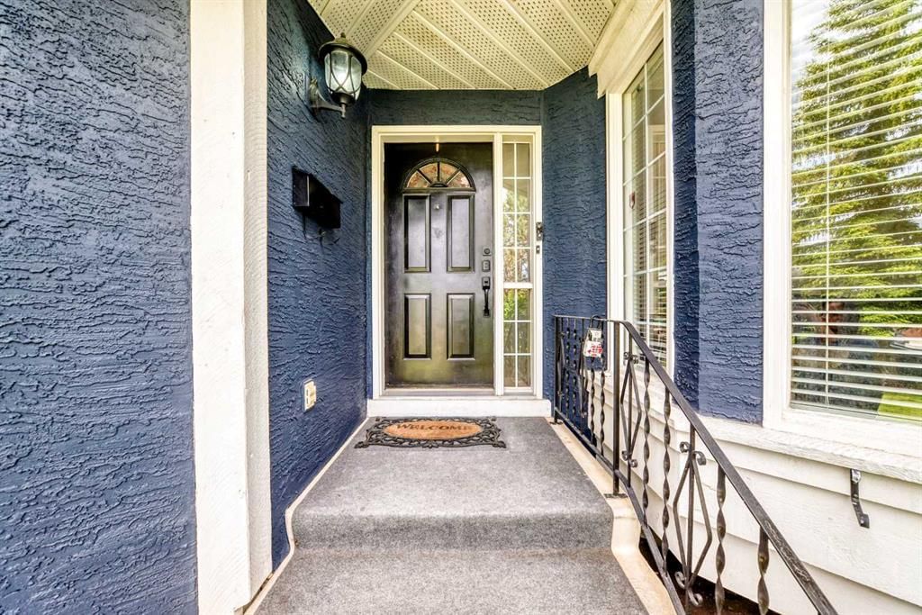 163 Shannon Circle SW, Calgary — photo 4 of 49