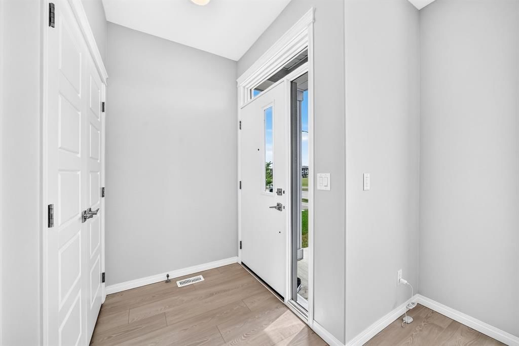 256 Belmont Boulevard SW, Calgary — photo 4 of 46