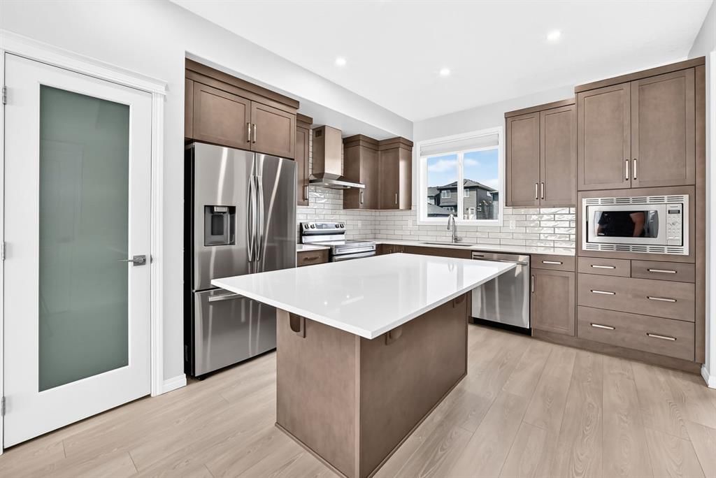 256 Belmont Boulevard SW, Calgary — photo 5 of 46