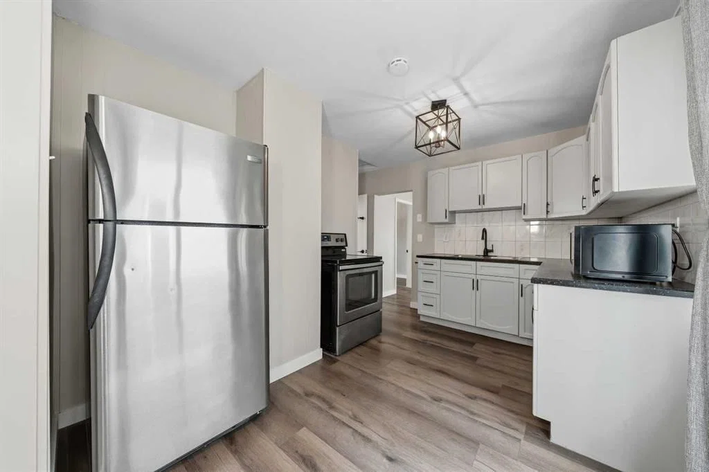3807 1 Street NE, Calgary — photo 3 of 37