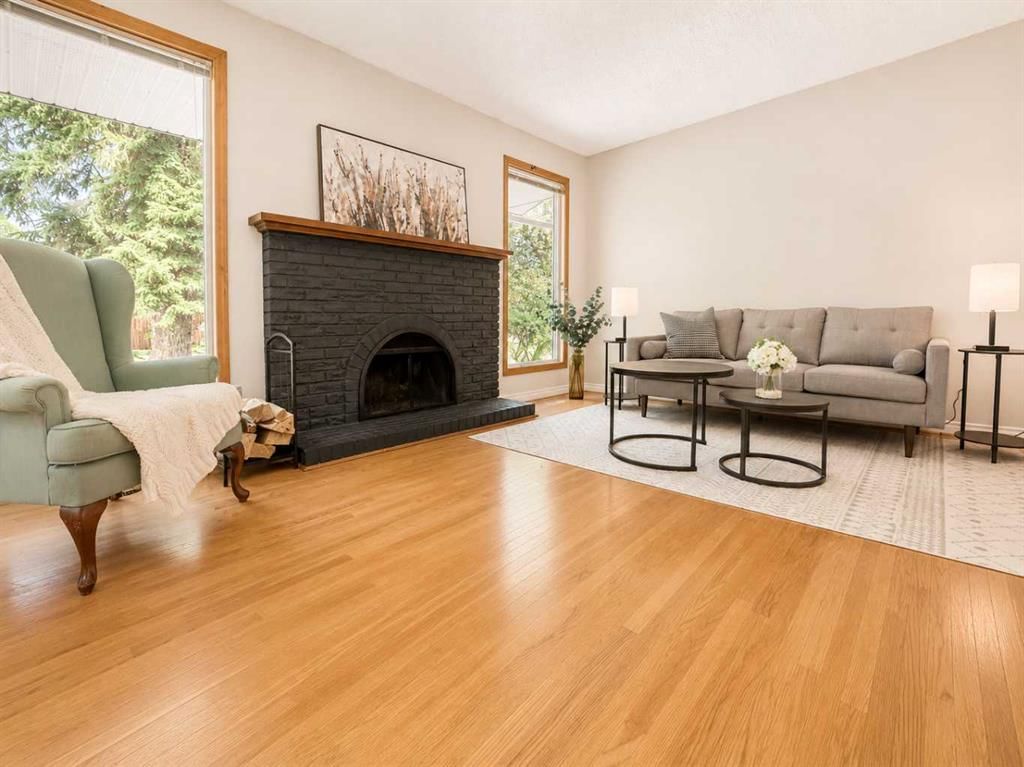 931 124 Avenue SW, Calgary — photo 5 of 47