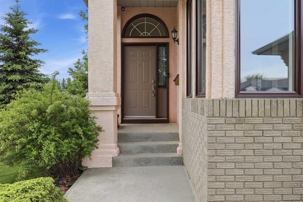 828 Douglas Woods Place SE, Calgary — photo 3 of 48