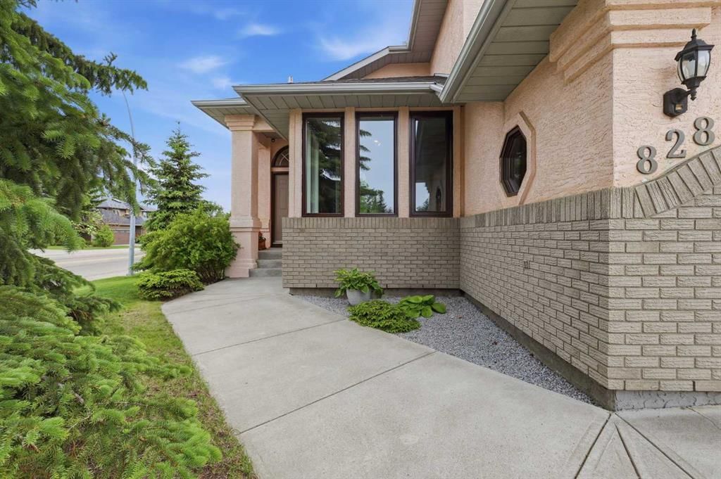 828 Douglas Woods Place SE, Calgary — photo 4 of 48