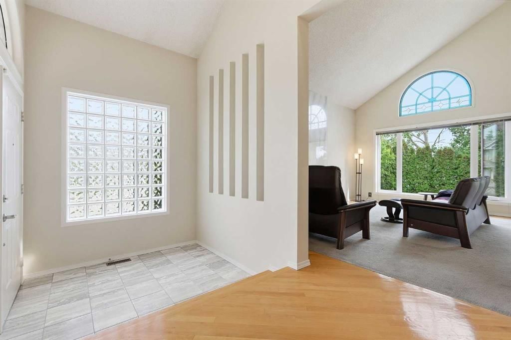 828 Douglas Woods Place SE, Calgary — photo 5 of 48