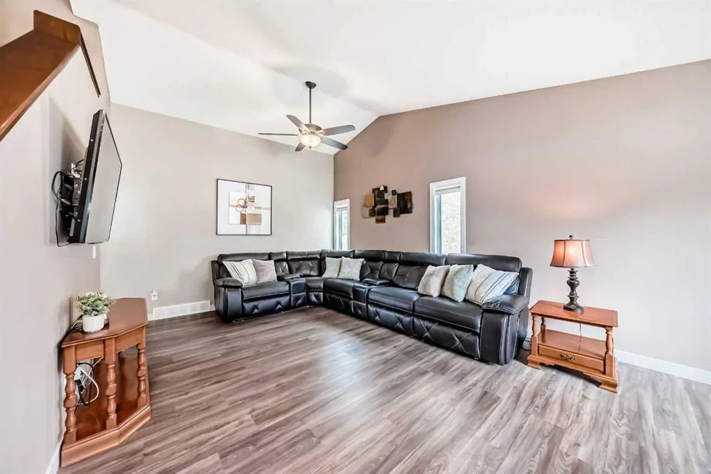 481 Sunmills Drive SE, Calgary — photo 4 of 50