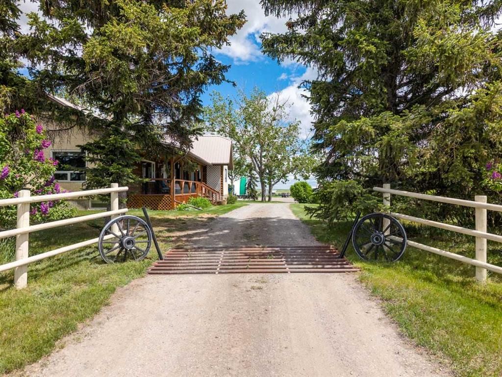 80060 475 Avenue E, Rural Foothills County — main listing photo