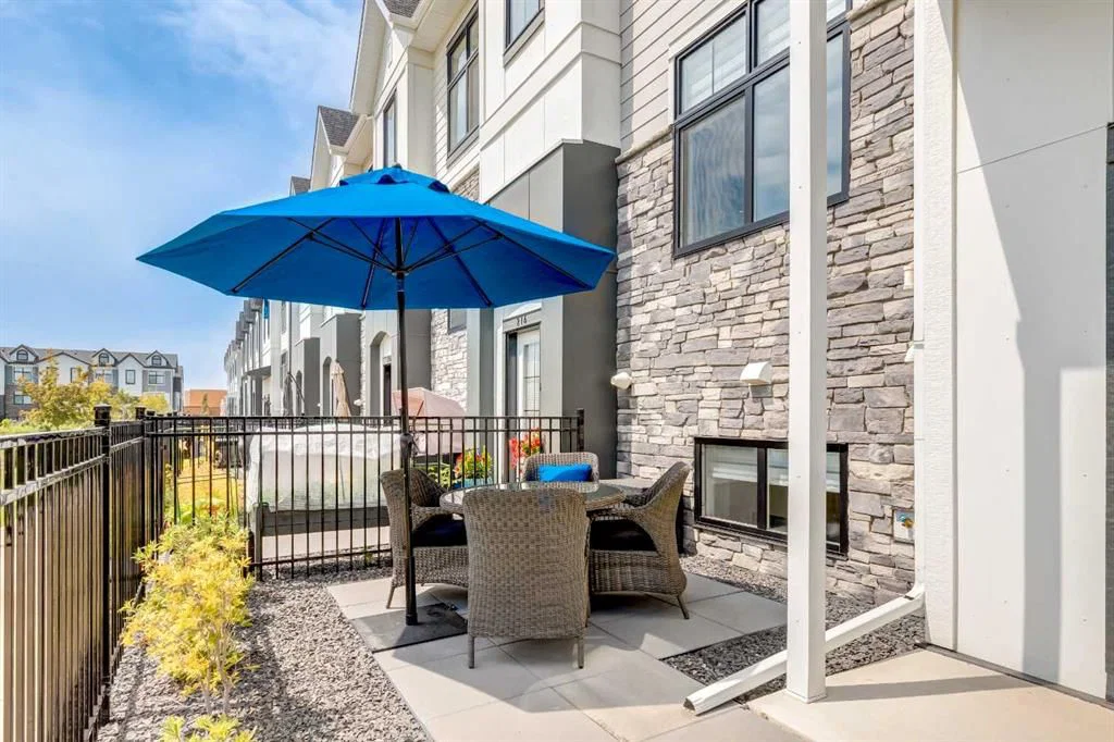 218 Les Jardins Park SE, Calgary — photo 3 of 46
