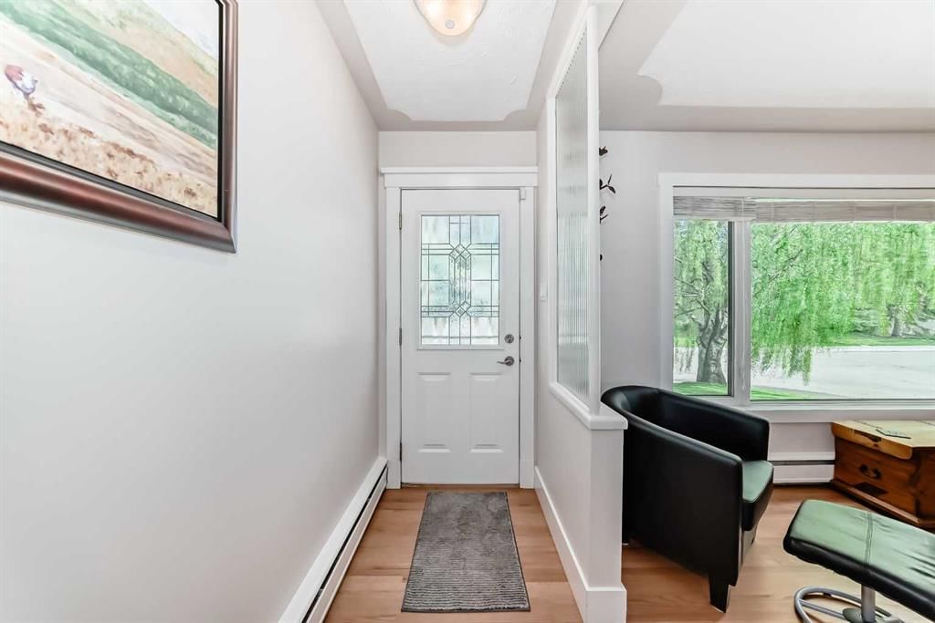 8215 5 Street SW, Calgary — photo 3 of 48