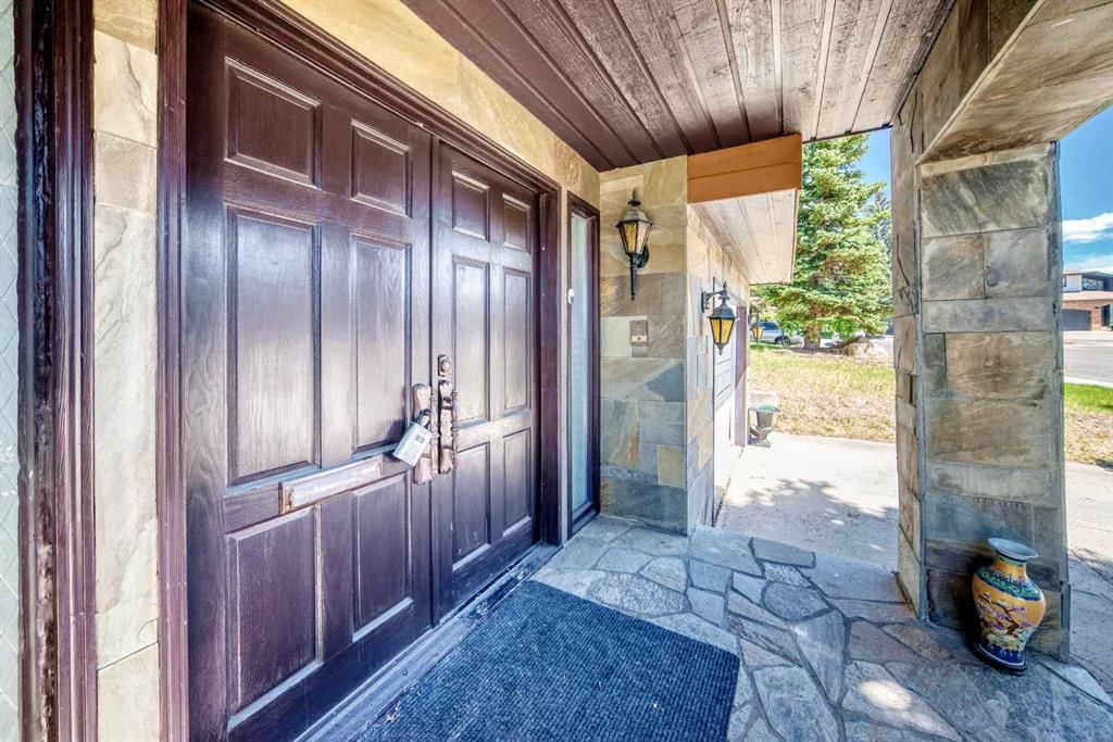156 Edgehill Close NW, Calgary — photo 3 of 50
