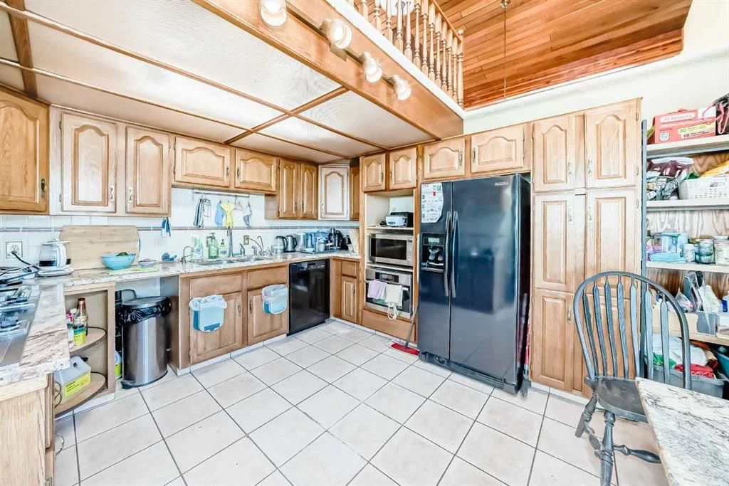 156 Edgehill Close NW, Calgary — photo 5 of 50