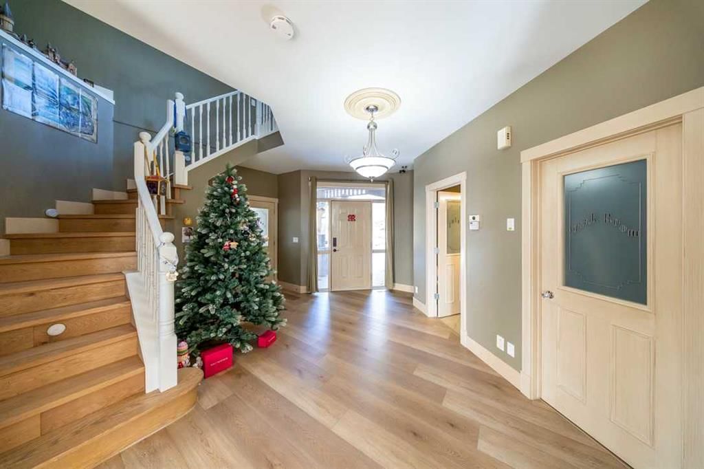 39 Slopes Grove SW, Calgary — photo 2 of 30