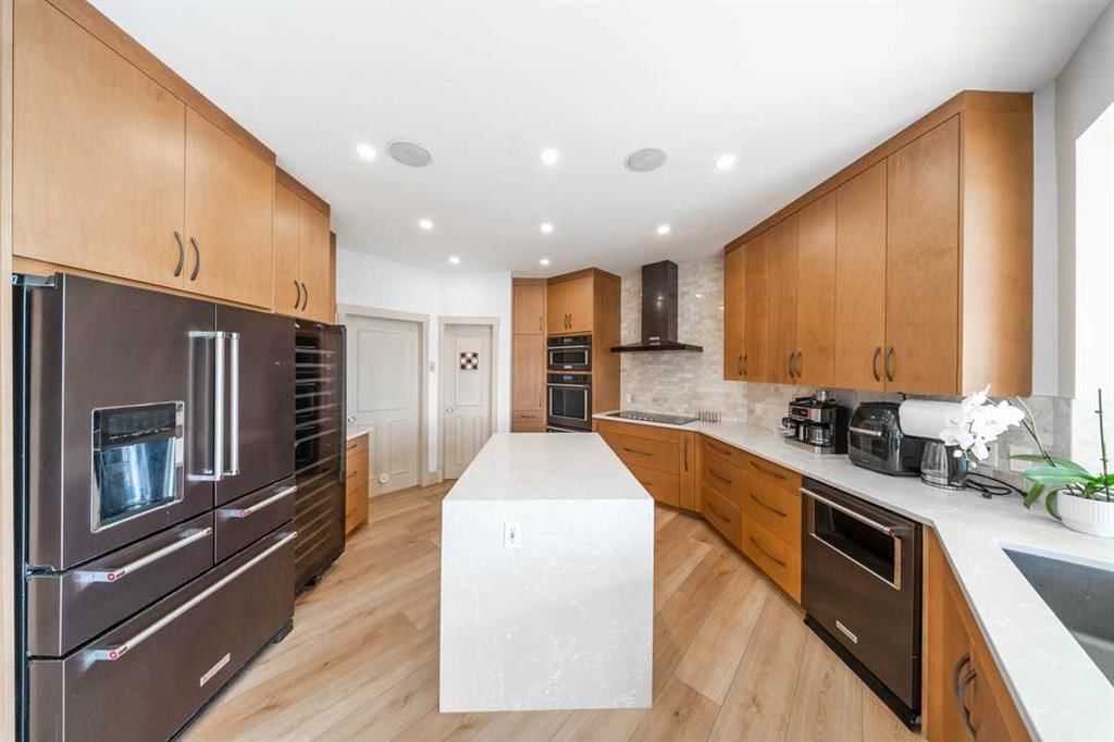 39 Slopes Grove SW, Calgary — photo 3 of 30