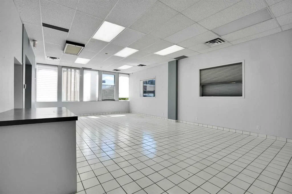 123 123 Avenue SW, Calgary — photo 3 of 43