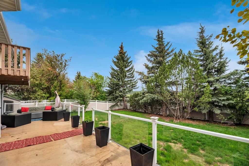 52 Woodpath Terrace SW, Calgary — photo 3 of 49