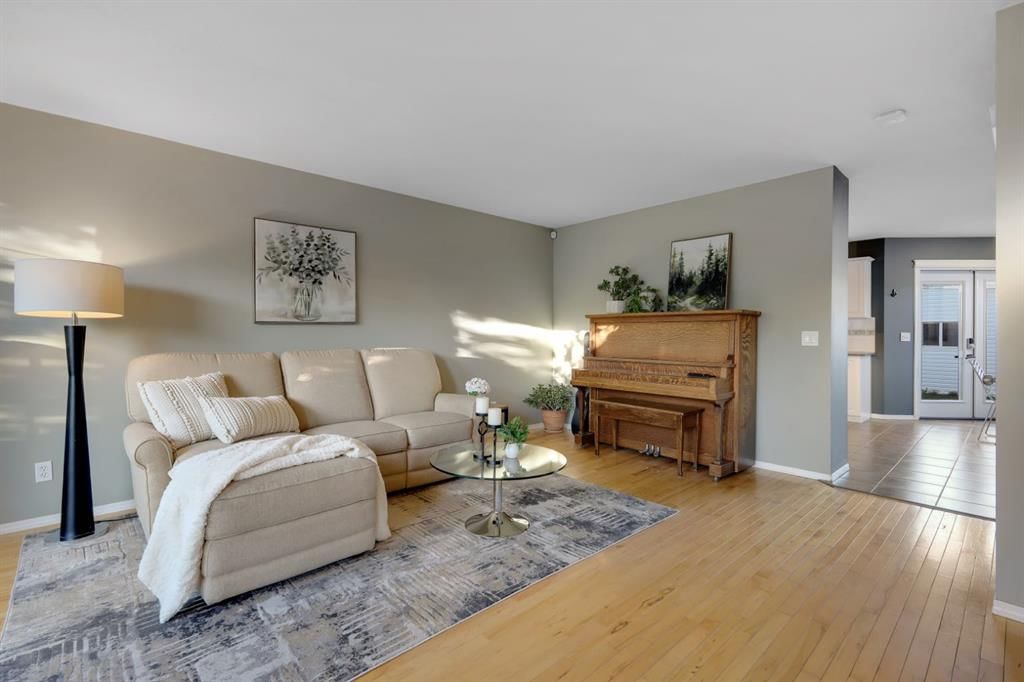 258 Coville Crescent NE, Calgary — photo 5 of 44