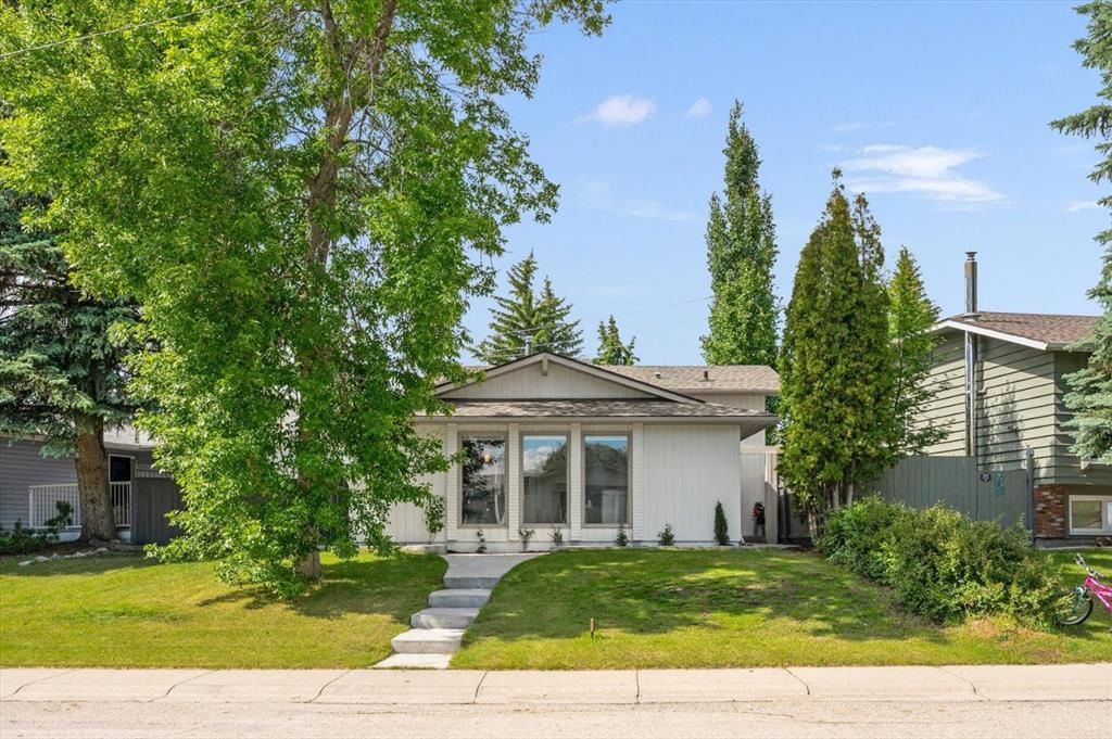 24 Midglen Drive SE, Calgary — main listing photo