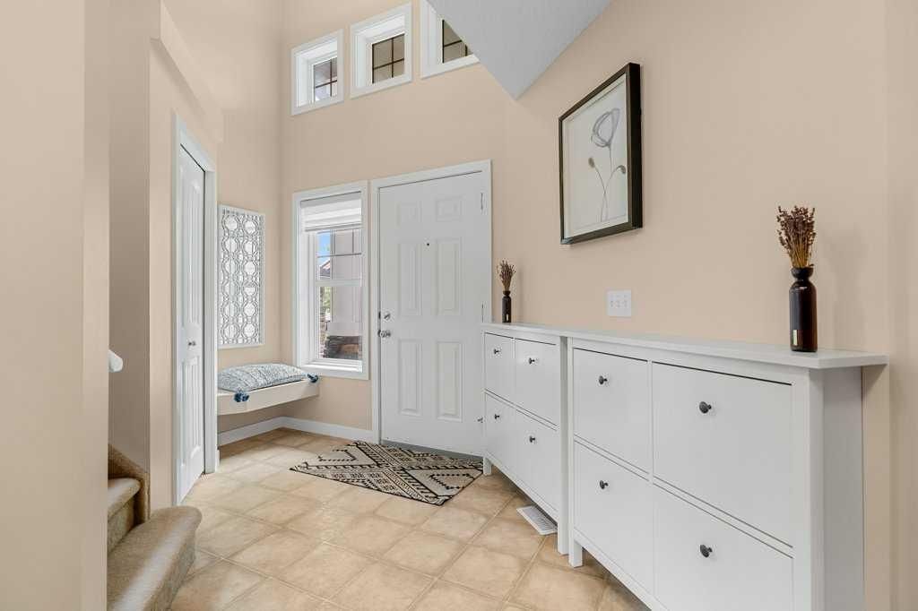 140 Panamount Circle NW, Calgary — photo 3 of 50