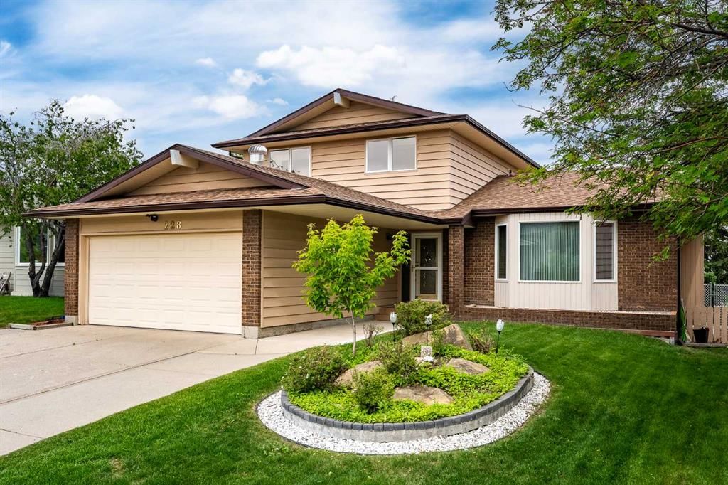 228 Norfolk Road NW, Calgary — main listing photo