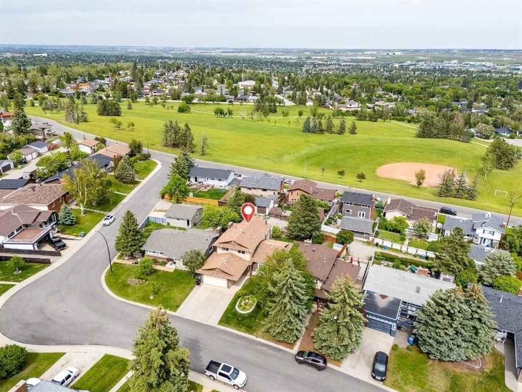 228 Norfolk Road NW, Calgary — photo 2 of 50