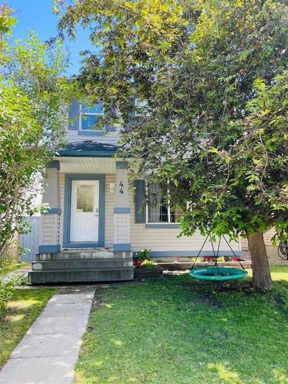 44 Everridge Way SW, Calgary — main listing photo