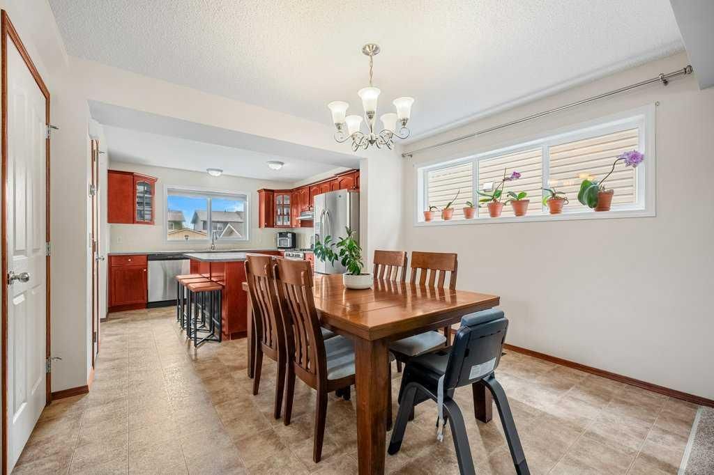 44 Everridge Way SW, Calgary — photo 5 of 42