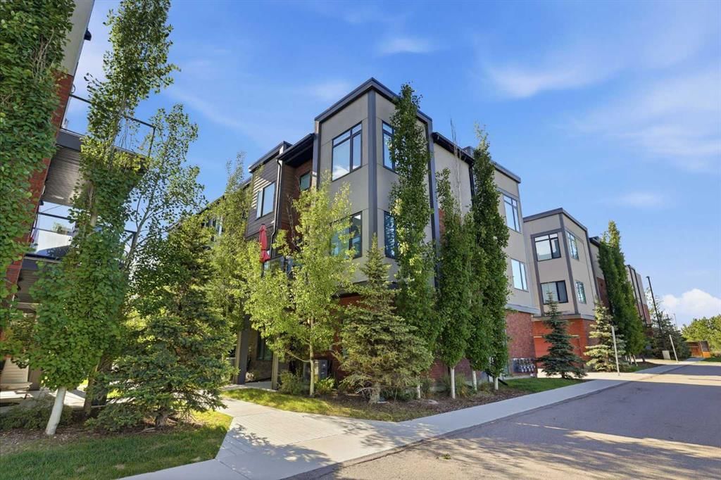 808 Greenbriar Common NW, Calgary — main listing photo