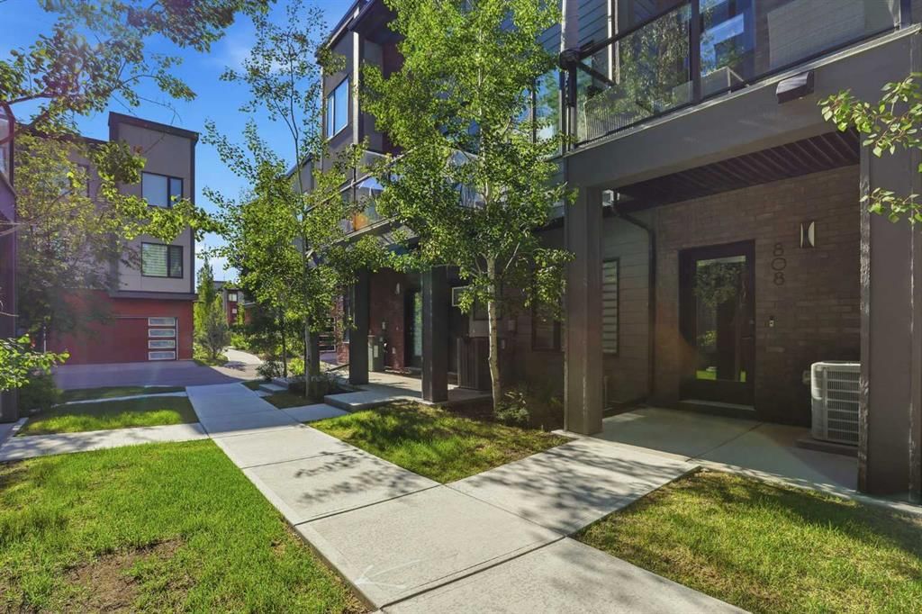 808 Greenbriar Common NW, Calgary — photo 2 of 50